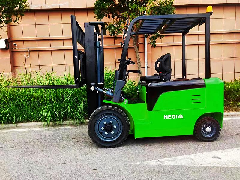 Electric forklift