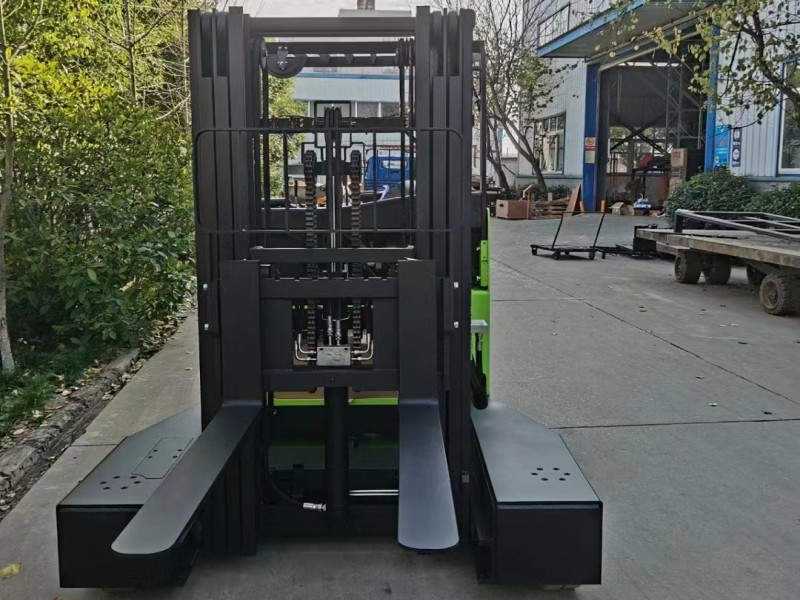 NEOforklift Клиенту будет доставлена 1 единица четырехходового вилочного погрузчика.