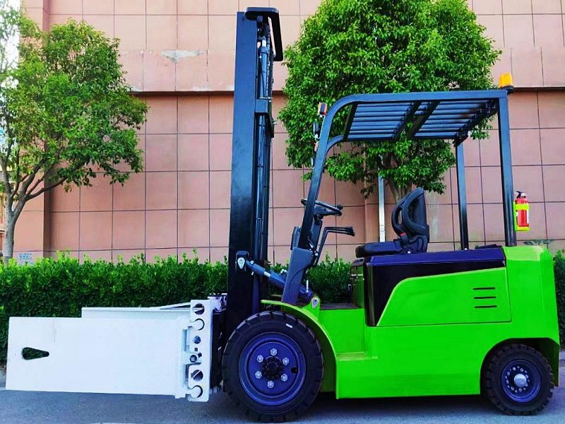 1 единица вилочного погрузчика с литиевой батареей NEOforklift с зажимом будет отправлена клиенту в ближайшее время.